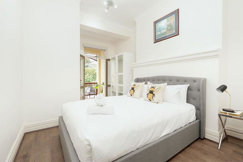 STUNNING SYDNEY HOME 10 - Dalby Accommodation 2