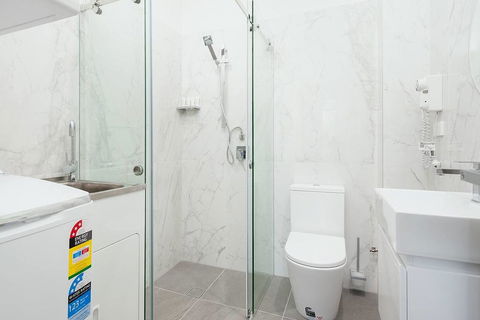 STUNNING SYDNEY HOME 11 - Dalby Accommodation 3