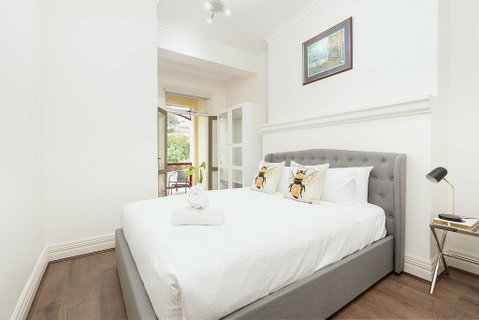 STUNNING SYDNEY HOME 3 - Dalby Accommodation 2