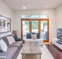 Stunning Townhouse- Quiet Street Close to CBD - Dalby Accommodation