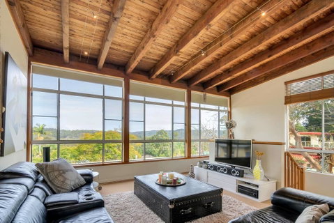 STYLISH & RELAXED LAKE HOME // NARRABEEN - Dalby Accommodation 3