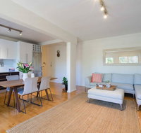 Stylish and Spacious Beach Apartment - Dalby Accommodation