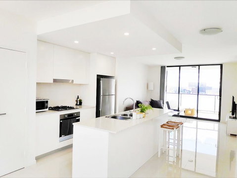 Stylish Liverpool 2Bed 2Bath Apartment -Skyline Views! -Masks Provided - Dalby Accommodation 2