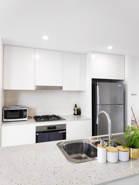 Stylish Liverpool 2Bed 2Bath Apartment -Skyline Views! -Masks Provided - Dalby Accommodation 3