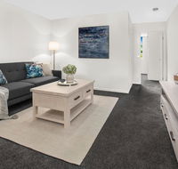 Stylish Split Level Apartment 13 Minutes From City - Dalby Accommodation