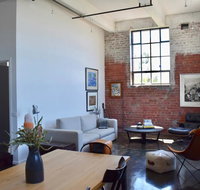 Stylish Warehouse Conversion In The Heart of Fitzroy - Dalby Accommodation
