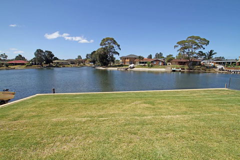 Summer's Exclusive Getaway - Dalby Accommodation 1