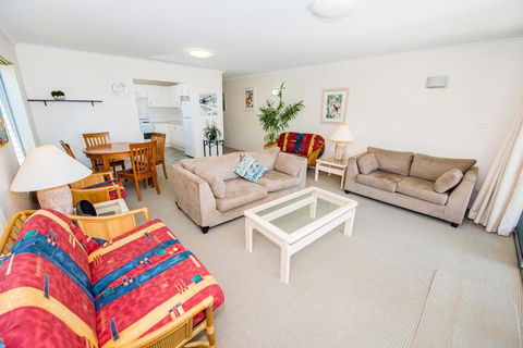 Sundeck Unit 6 - Shoal Bay - Dalby Accommodation 2