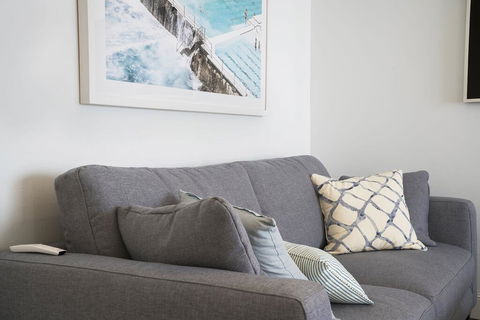 Sunlit 1 Bedroom Apartment Right At Bondi Beach - Dalby Accommodation 2