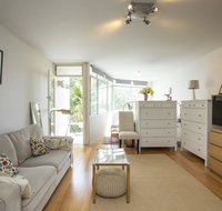 Sunlit studio in the trees walk to the beach - Dalby Accommodation