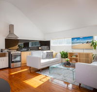 Sunlit Two-Bedroom Unit With Sprawling BBQ Deck - Dalby Accommodation