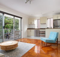 Sunlit Bondi Beach Apartment With Balcony Parking - Dalby Accommodation