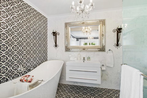 SUNNYDELL - Dalby Accommodation 0