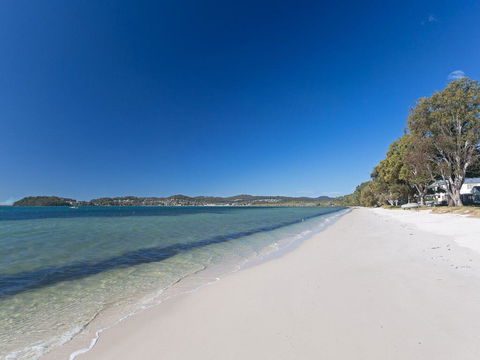 Sunrise Waters', 2/63 Soldiers Point Road - Stunning Waterfront Property - Dalby Accommodation 2