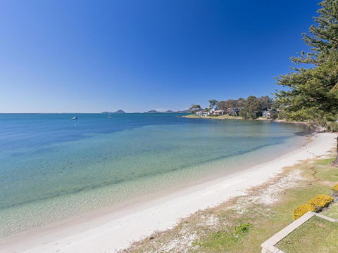 Sunrise Waters', 2/63 Soldiers Point Road - Stunning Waterfront Property - Dalby Accommodation 1