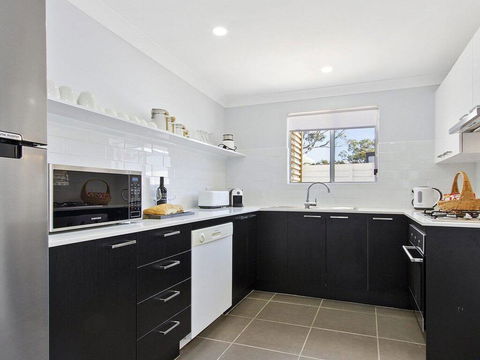 Sunset Beach - Situated Between Two Beaches And A Lake - Dalby Accommodation 2