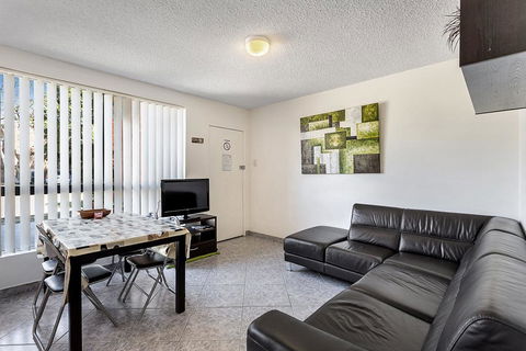 Sunset Court, Unit 1/3 Resthaven Avenue - Dalby Accommodation 3