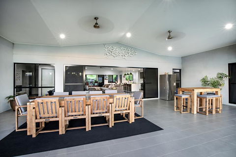Sunset Penthouse Couples Retreat, Close To Airlie Beach, Champagne On Arrival - Dalby Accommodation 2
