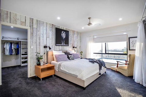 Sunset Penthouse Couples Retreat, Close To Airlie Beach, Champagne On Arrival - Dalby Accommodation 0