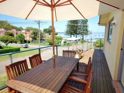 Sunset Place' 1/29 Sunset Boulevard- Gorgeous Townhouse So Close To The Water - Dalby Accommodation 0