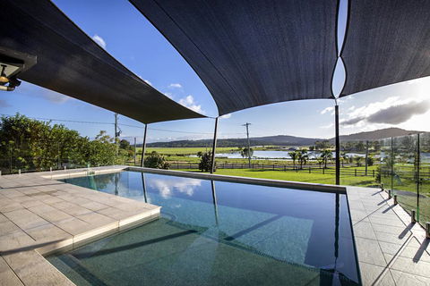 Sunset Retreat Airlie Beach Rural Getaway - Dalby Accommodation 2