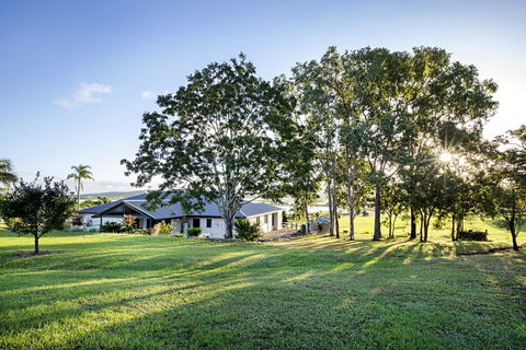 Sunset Retreat Airlie Beach Rural Getaway - Dalby Accommodation 1