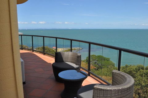 Sunset Sails Redcliffe - Dalby Accommodation 1