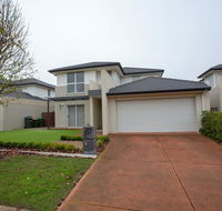 Superb Luxe 5BR housePoint Cook near lake - Dalby Accommodation