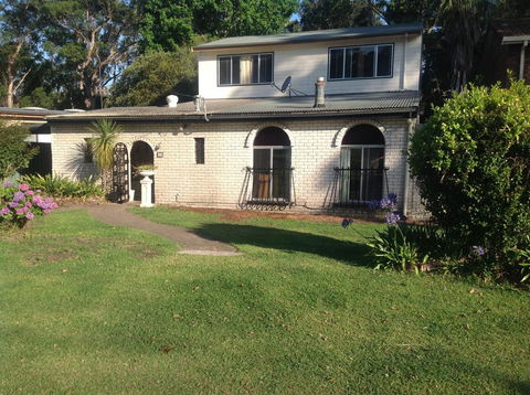 Surfer's Rest In Berrara - Dalby Accommodation 0