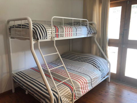 Surfers Ave 17 Narrawallee - Dalby Accommodation 3