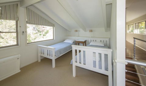 Surfers Ave Retreat Narrawallee - Dalby Accommodation 2