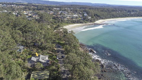 Surfers Ave Retreat Narrawallee - Dalby Accommodation 0