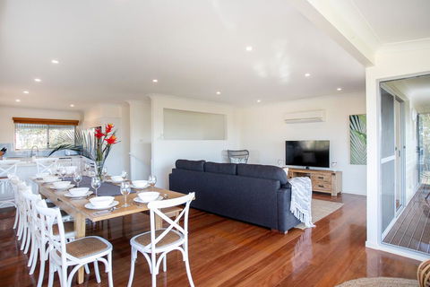 Surfers Beach House - Dalby Accommodation 2
