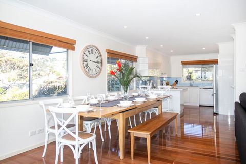 Surfers Beach House - Dalby Accommodation 1