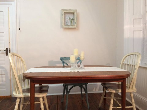 Surgeon's Cottage - Dalby Accommodation 2