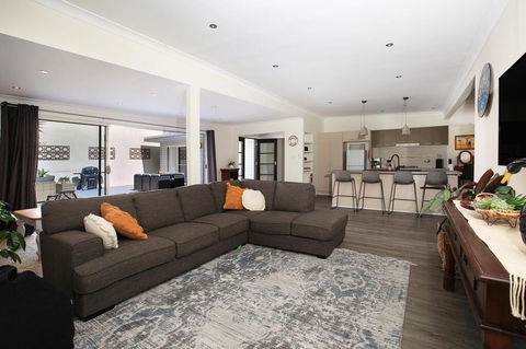 Swanway - Pet Friendly - 10 Min Walk To Beach - Dalby Accommodation 0
