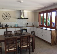 TAKURA HEIGHTS Modern Country Apartment with pool access