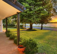 Tara Downs on Lake Albert - Dalby Accommodation