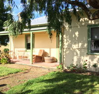 Tarndwarncoort - Farmer's Cottage - Dalby Accommodation