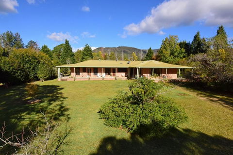 The Ambers - Comfortable Family Getaway! - Dalby Accommodation 1