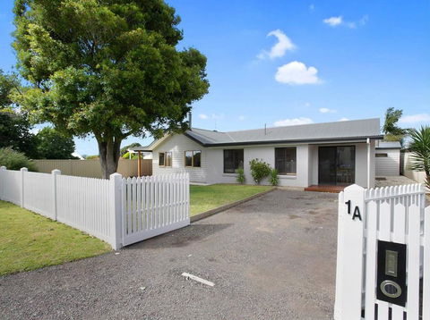 THE ASHMAN HOUSE - Modern And Close To Town - Dalby Accommodation 0