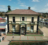 The Bank Guesthouse Glen Innes - Dalby Accommodation