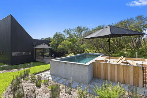 THE BATCH - St Andrews Beach - Dalby Accommodation 0