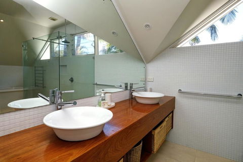 THE BEACH HOUSE - Dalby Accommodation 0