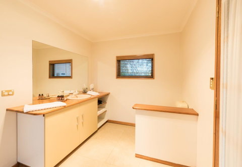 Parnella Kettering - Dalby Accommodation 6