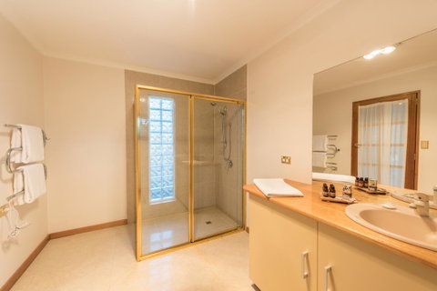 Parnella Kettering - Dalby Accommodation 8