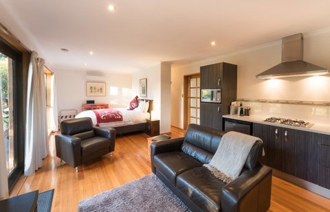 Parnella Kettering - Dalby Accommodation 5
