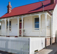 Brampton Cottage - Dalby Accommodation