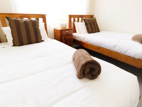 Catherine Lodge Farm Gate Cottages - Dalby Accommodation 2