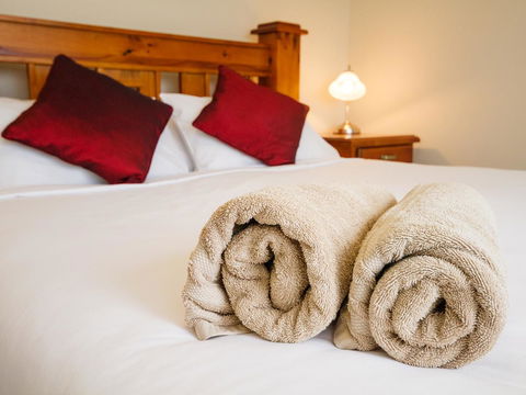 Catherine Lodge Farm Gate Cottages - Dalby Accommodation 6